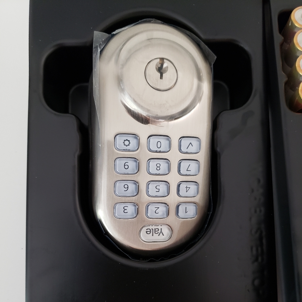 Yale Security Assure Lock - Keypad Door Lock in Satin Nickel